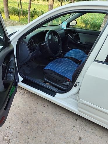 авто без права: Hyundai Elantra: 2002 г., 1.6 л, Механика, Бензин, Седан — 5