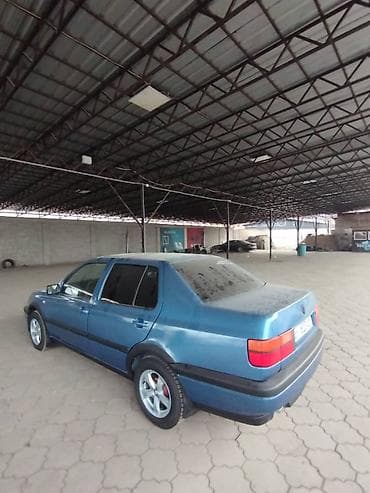 shevralet lacetti: Volkswagen Vento: 1993 г., Седан — 3