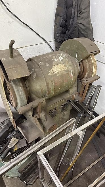 Двухсторонний стационарный точильно-шлифовальный станок at lalafo.kg Двухсторонний стационарный точильно-шлифовальный станок