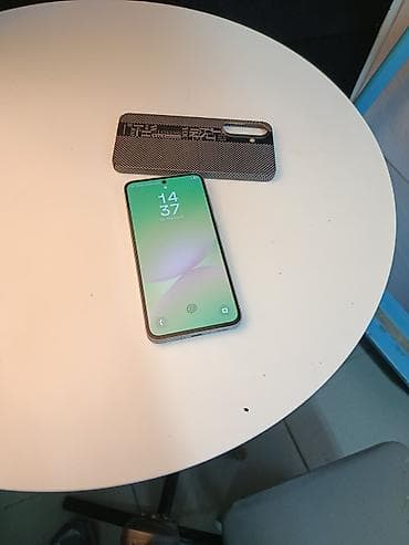 fold 1: Смартфон Samsung Galaxy A56 5G (модель SM-A566E/DS) - Экран — 1