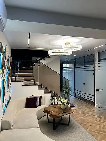 кафе бостери: Кеңселерди сатуу 200 м², Ремонту бар, Жеке үй, 3 кабат — 1