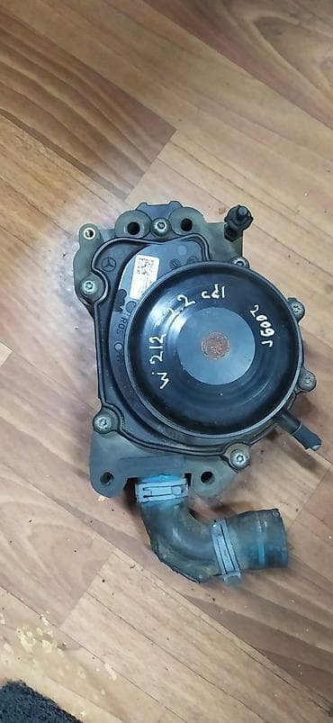 sprinter: Mercedes-benz.помпа 212 sprinter мотор 651мотор — 1