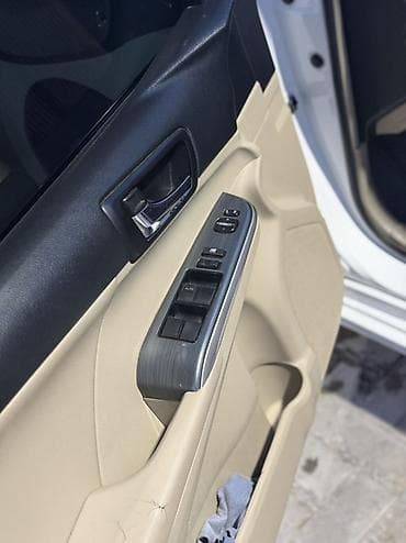 решетка секвоя: Toyota Camry: 2012 г., 2.5 л, Вариатор, Гибрид, Седан — 6