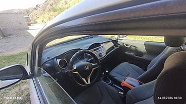 Унаа сатуу: Honda Fit: 2014 г., 1.5 л, Кол менен иштөөчү, Бензин, Хетчбек — 9