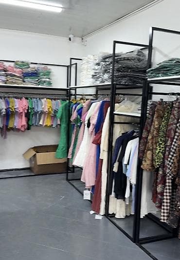 Торговое оборудование: Металлические стойки и системы для одежды для магазинов и шоурумов - — 2