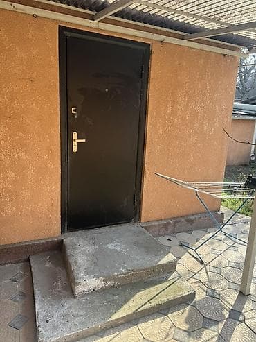 Продаётся частный жилой дом с придомовой территорией и капитальным — 10