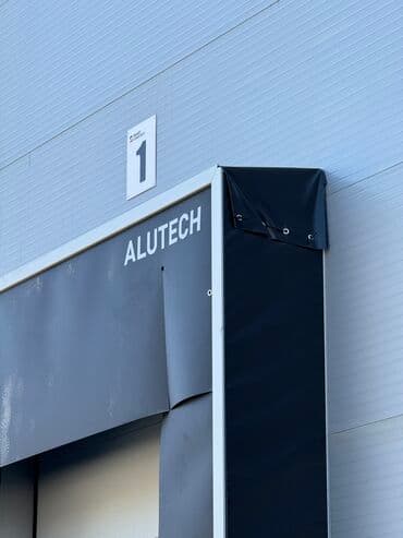 уплотнитель дверей: Другая фурнитура и комплектующие для ворот Новый — 1