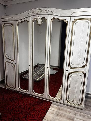 Спальные гарнитуры: Спальный гарнитур в классическом стиле, цвет светлый дуб с золотистым — 1