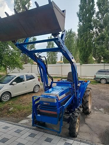 e 303: Мини-трактор с куном Iseki «LandLeader 215» - Полный привод 4x4 — 2