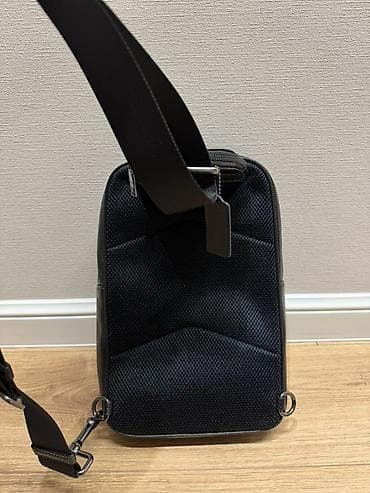 Сумки: Сумка-слинг COACH из натуральной зернистой кожи, цвет черный. Покупал — 2