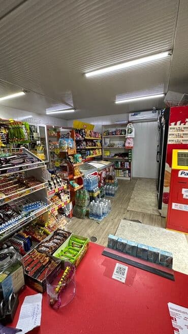 Гаражи: Продаю продуктовый магазин в 10 мкр 
33 кВ м — 3