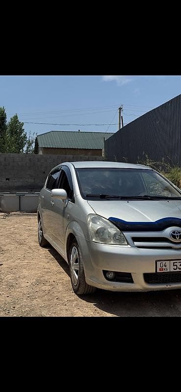 Унаа: Toyota Corolla Verso: 2005 г., 1.8 л, Кол менен иштөөчү, Бензин, Вэн/Минивэн — 4