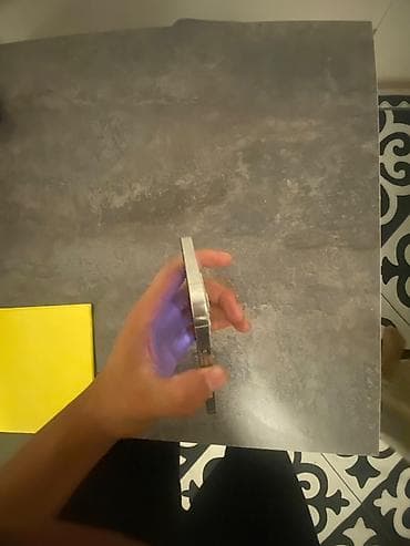 моби: IPhone 12 Pro, Б/у, 128 ГБ, Серебристый, Наушники, Зарядное устройство, Чехол — 3