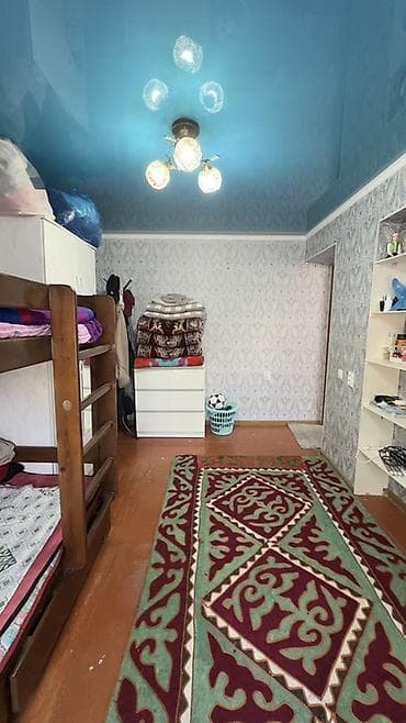 Продажа домов: Дом с участком - Кирпичный дом с двускатной крышей, фасад огражден — 10