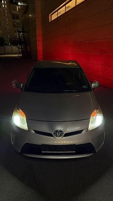 неделю: Toyota Prius: 2012 г., 1.8 л, Вариатор, Гибрид, Хэтчбэк — 2