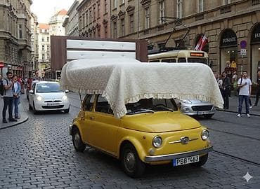 Матрастар: Необычный арт‑объект/инсталляция: компактный ретро‑автомобиль — 1