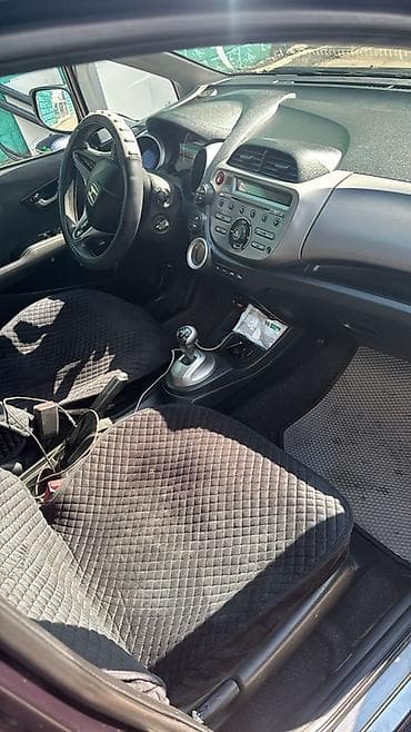 mersedes r18: Honda Jazz: 2009 г., 1.3 л, Робот, Бензин, Седан — 2