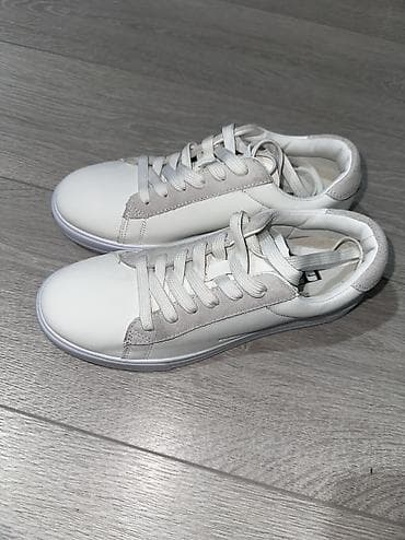 1. Белые кеды: новые, надела один раз, но не подошел размер (38, но