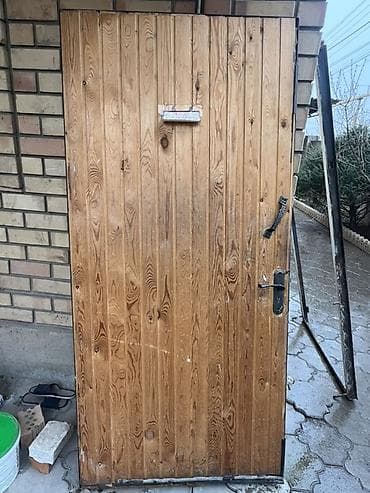 Металлические сейфовые двери: Металлическая входная дверь с наружной отделкой под дерево Размер — 1