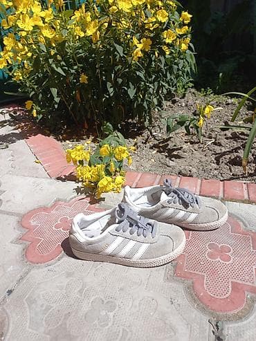 кросо: Детские кроссовки кеды Adidas Originals Gazelle для детей Размер — 1