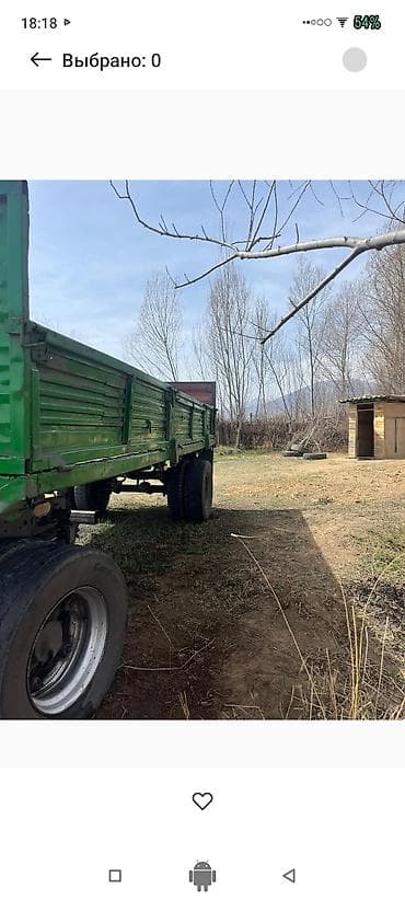 Унаа: Прицеп-самосвальный бортовой, двухосный, зеленого цвета. Основные — 3