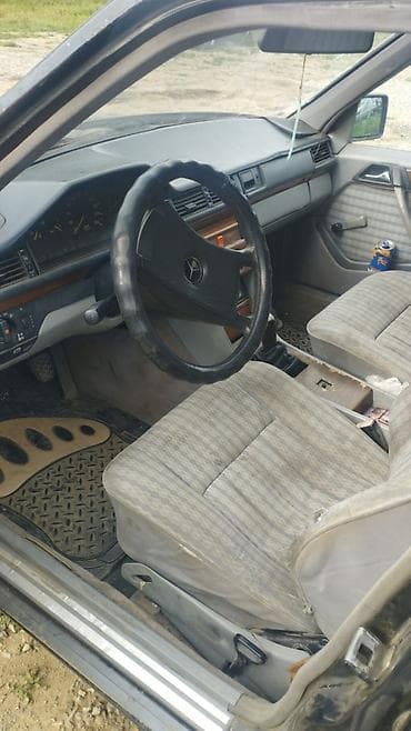 audi 140: Mercedes-Benz W124: 1991 г., 2.3 л, Механика, Бензин, Седан — 2
