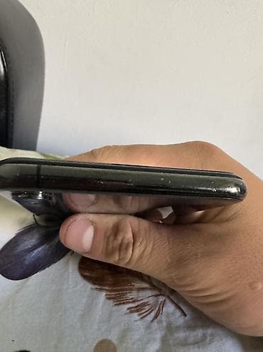 xiaomi poco m6 pro: IPhone Xs Max, Б/у, 64 ГБ, Черный, Зарядное устройство, 74 % — 3