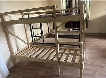 Двухярусная деревянная кровать из массива (сосна). Каркас выполнен из