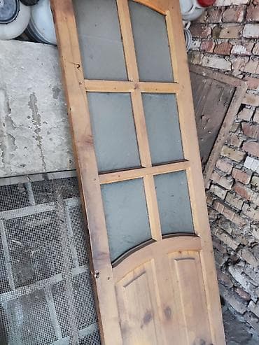 Продаю б/у деревянные двери окнасо стеклом в городе Каракол