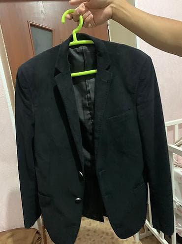 Шорталар: Продаю пальто и пиджакчерного цвета в хорошем состоянии. Пиджак 500 — 3