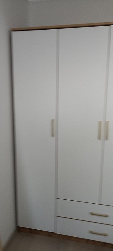 шифоньер трехстворчатый с антресолью: Шифоньер, шкаф для одежды, Прямой, ЛДСП — 1