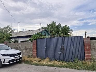 мкр джал: Продаётся пол дома с земельным участком в село Джале. Документы: - — 1