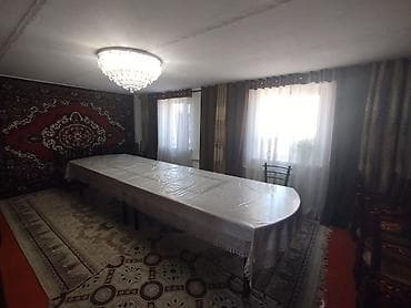 дубовый парк: Срочно продается двухэтажный дом со всеми удобствами, на первом этаже — 2