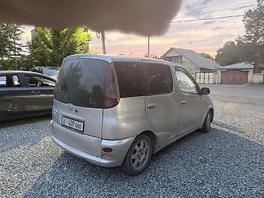 town ace: Toyota Funcargo: 2000 г., 1.3 л, Механика, Бензин, Хэтчбэк — 4