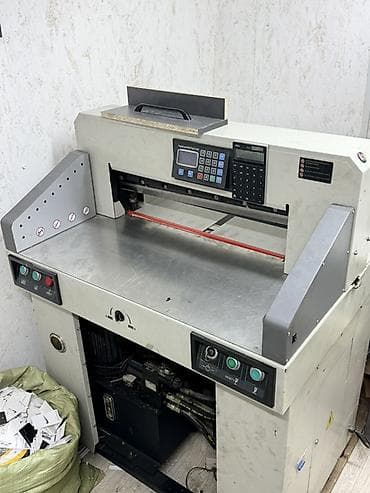 Программируемая гидравлическая гильотина для бумаги -