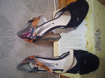 Оксфорды: Продаю стильные босоножки. Одела один раз. Размер 37. Покупали за 100 — 2