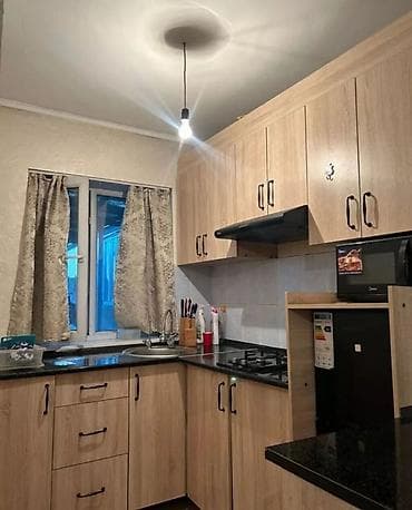 квартира на карпинке сдаю: 2 комнаты, С мебелью частично — 2