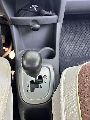 Унаа сатуу: Toyota Aygo: 2007 г., 1 л, Кол менен иштөөчү, Бензин, Хетчбек — 10