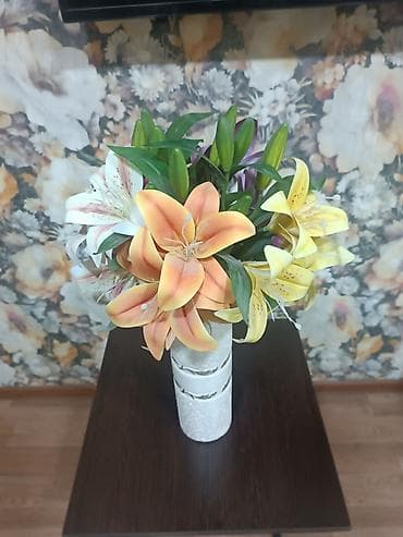 marvel legends: Декоративная цветочная композиция с керамической вазой и букетом — 1