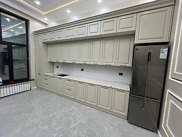 шкаф в раздевалку: Кухни на заказ современного дизайна - Планировки: прямая, Г‑образная — 1