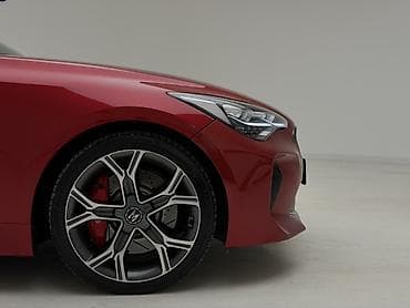красная машина: Kia Stinger: 2021 г., Фастбек — 4
