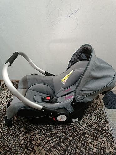 Коляскалар: 1. Шезлонг хорошем состоянии 500 сом. 2. Большое коляска почти новая — 10