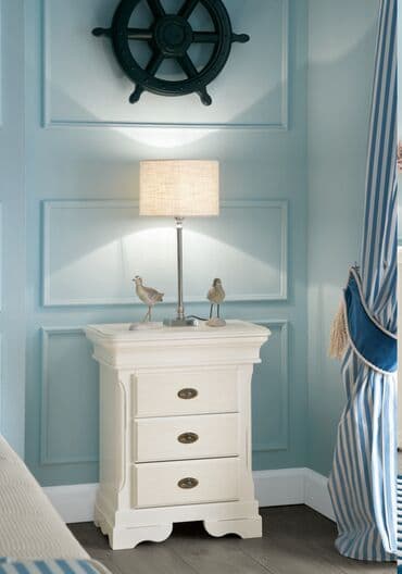 прикроватные тумбочки в стиле прованс: Прикроватная тумбочка с тремя ящиками Fiesole, Италия выполнена в — 2