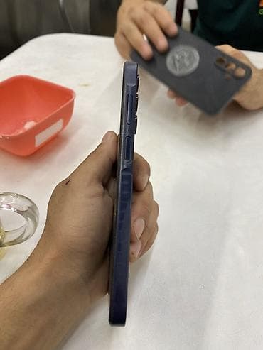 samsung s9: Смартфон Samsung (синие/фиолетовые грани и спинка), серия с тройной — 2