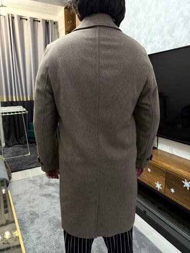 веш: Если забираете все куртки сразу отдам за 4000 сом. По отдельности — 8