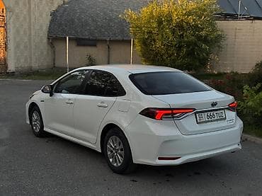 авто сатылат: Toyota Corolla: 2022 г., 1.8 л, Вариатор, Гибрид, Седан — 4