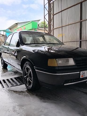 Opel Vectra: 1992 г., 1.8 л, Механика, Бензин, Седан