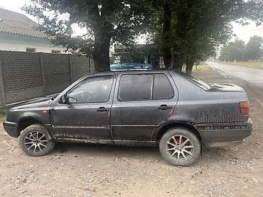 rf 2: Volkswagen Vento: 1992 г., 1.8 л, Механика, Бензин, Седан — 2