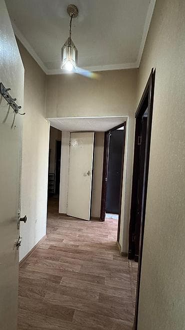 продаю гараж аламедин 1: 3 комнаты, 62 м², 105 серия, 5 этаж, Старый ремонт — 6