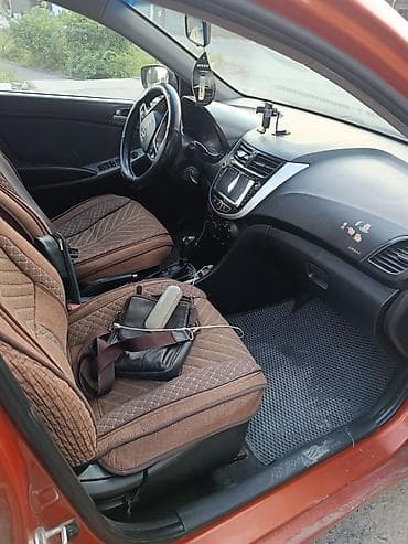 Hyundai Solaris: 2015 г., 1.6 л, Автомат, Газ, Седан — 10